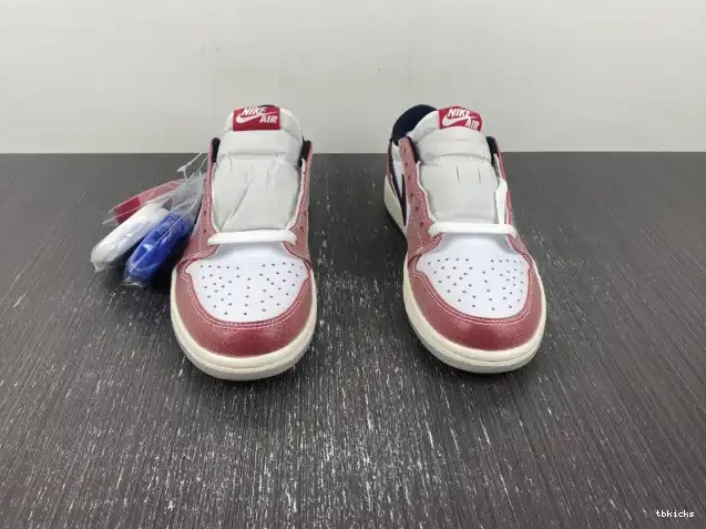 Rep TB X 1 JORDAN BLACK' LOW TROPHY AIR 'RED FN0432-017 ROOM OG 0422